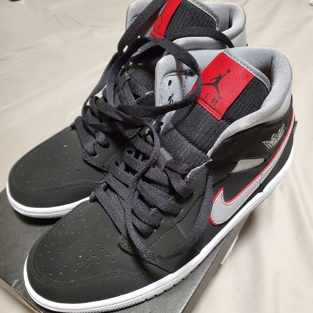 Air Jordan 1 Mid